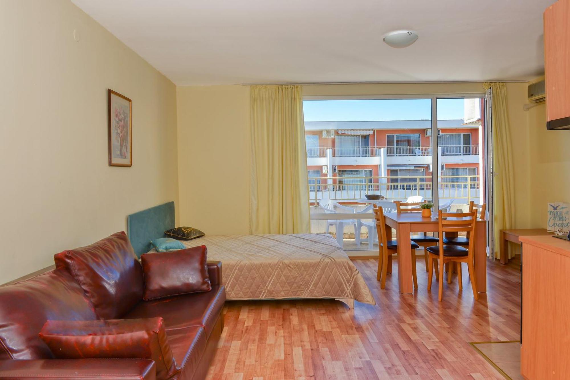 Crown And Imperial Apartments Sveti Vlas Buitenkant foto