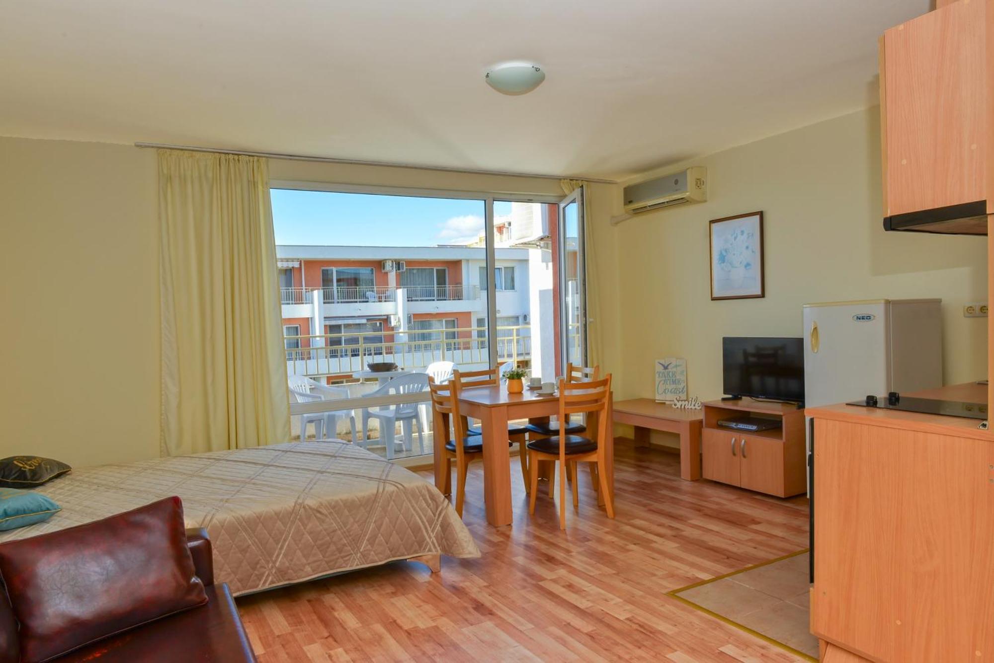Crown And Imperial Apartments Sveti Vlas Buitenkant foto
