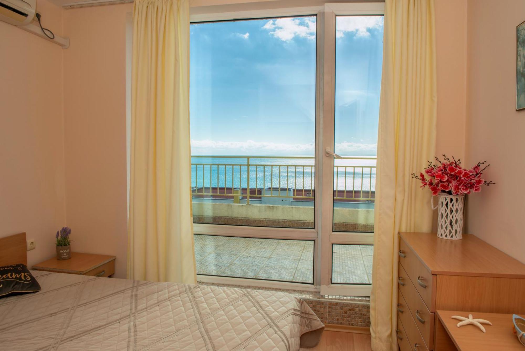 Crown And Imperial Apartments Sveti Vlas Buitenkant foto