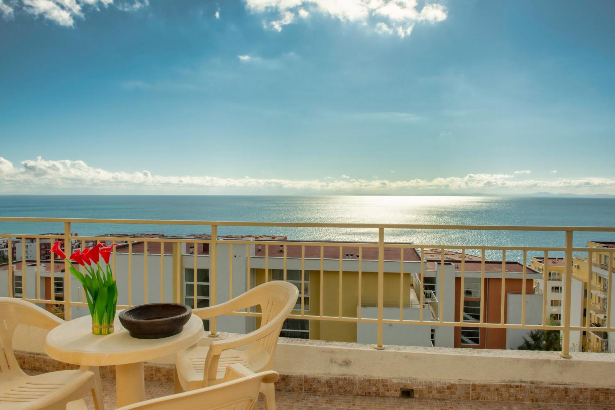 Crown And Imperial Apartments Sveti Vlas Buitenkant foto