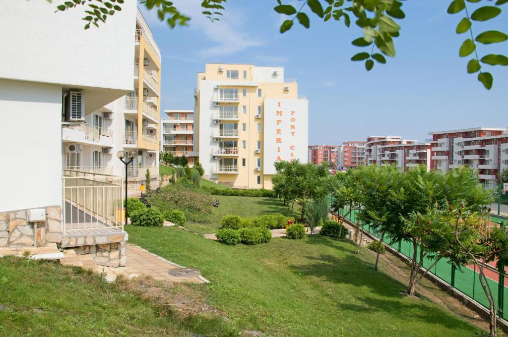 Crown And Imperial Apartments Sveti Vlas Buitenkant foto