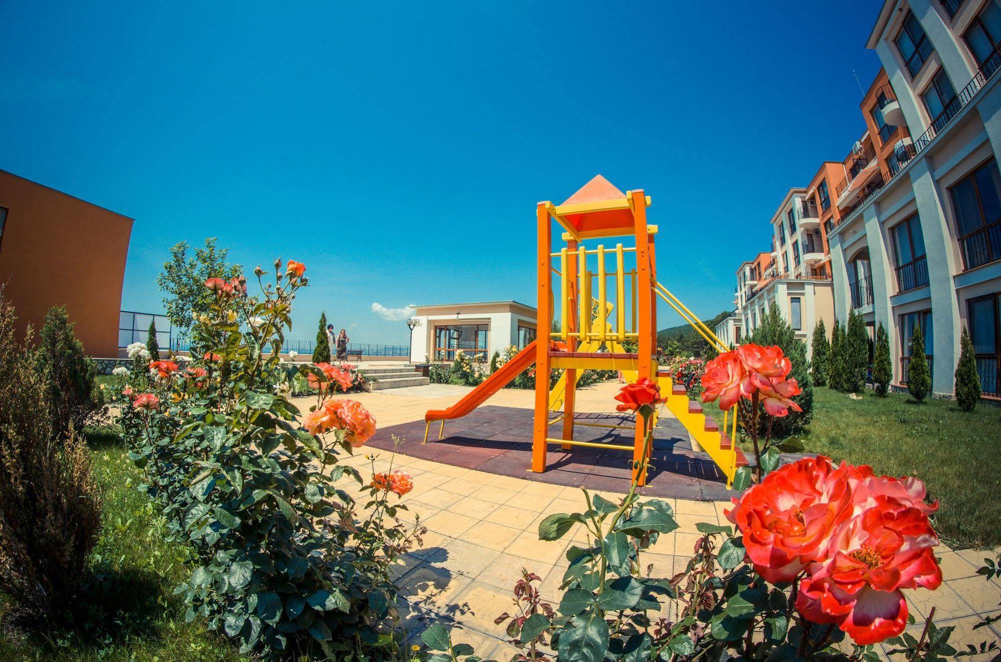 Crown And Imperial Apartments Sveti Vlas Buitenkant foto